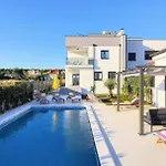 فيلة Andrija *